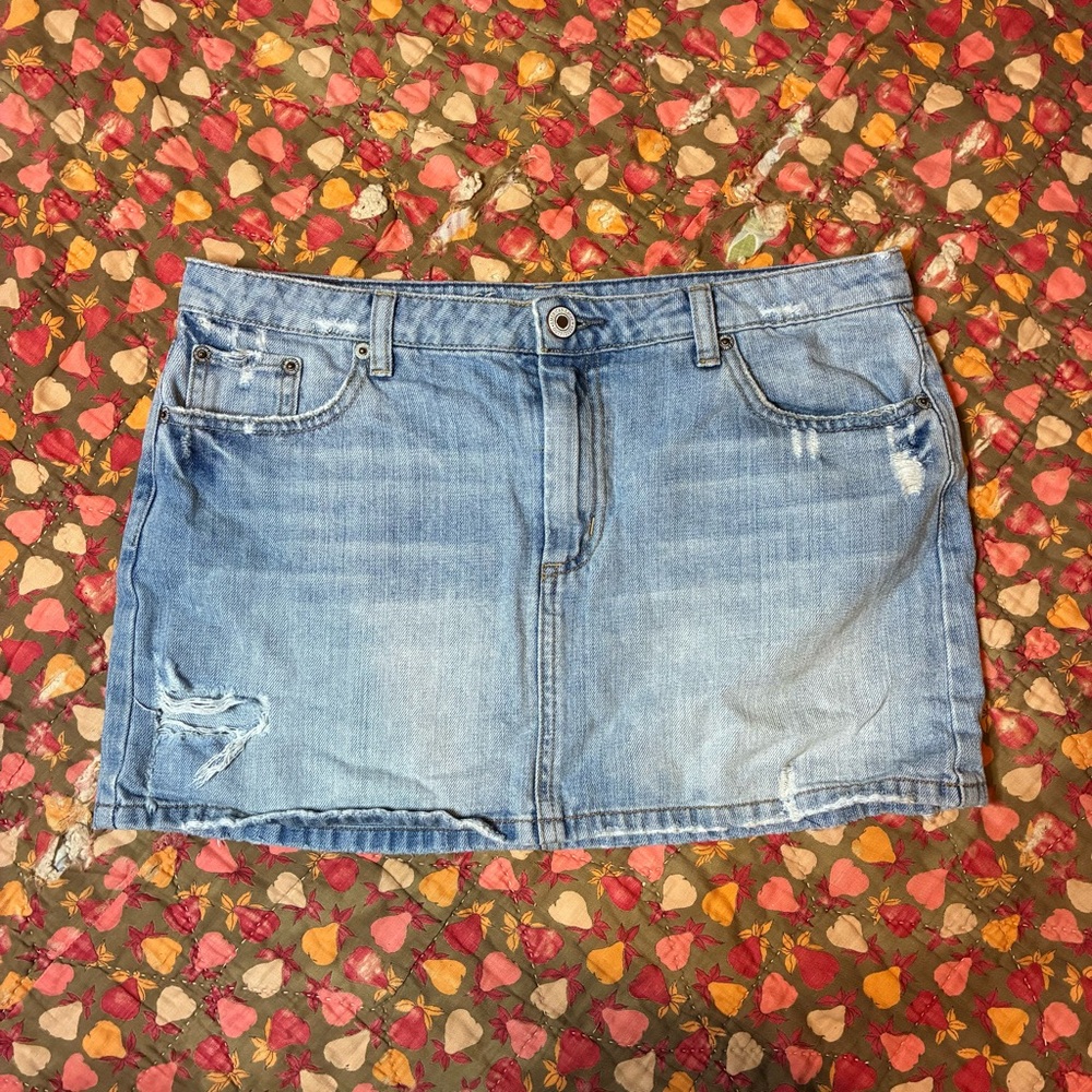 Y2k American Eagle Low Rise Distressed Light Wash Mini Skirt Size 6